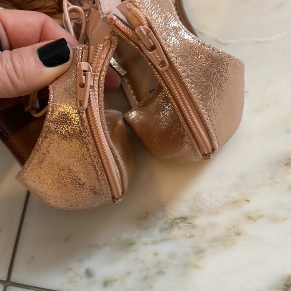Shiny Rose Gold sandal GAP never worn - Picture 5 of 8